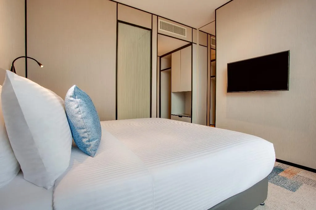 JUNIOR SUITE STANDARD Room, Lemon Tree Hotel Jumeirah, Dubai, Dubai