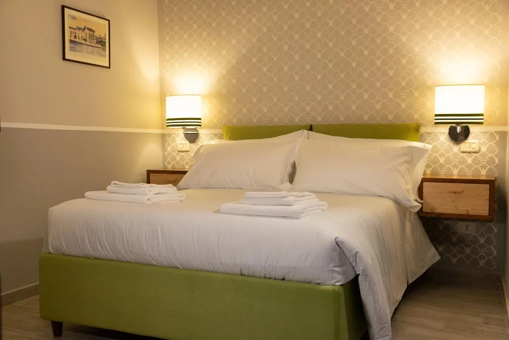 Double or Twin QUEEN SIZE BED Room, Palazzo Benucci - Residenza Di Charme, Naples