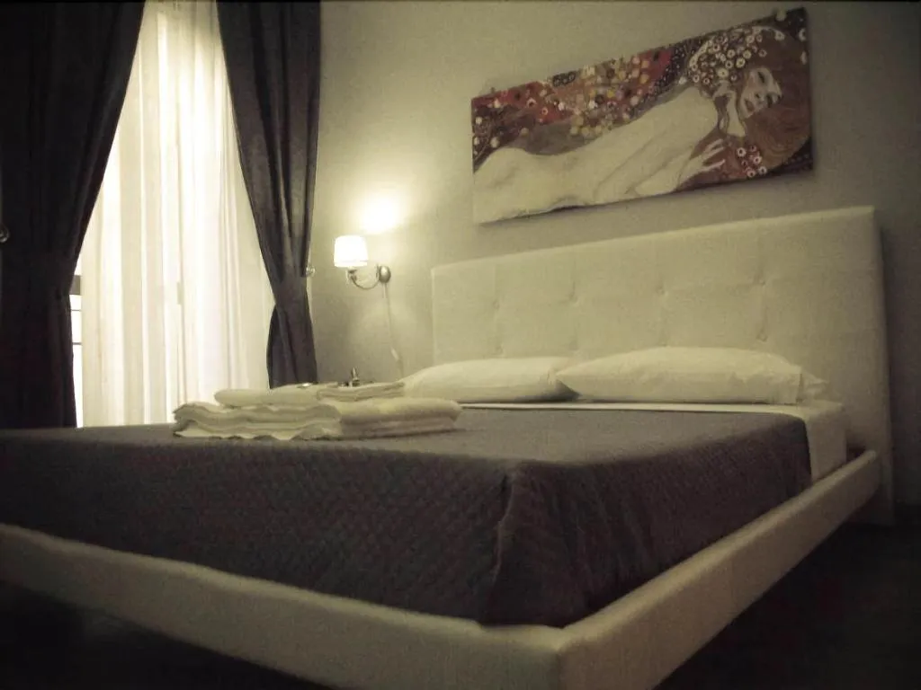 Room, Duca Di Uzeda, Catania