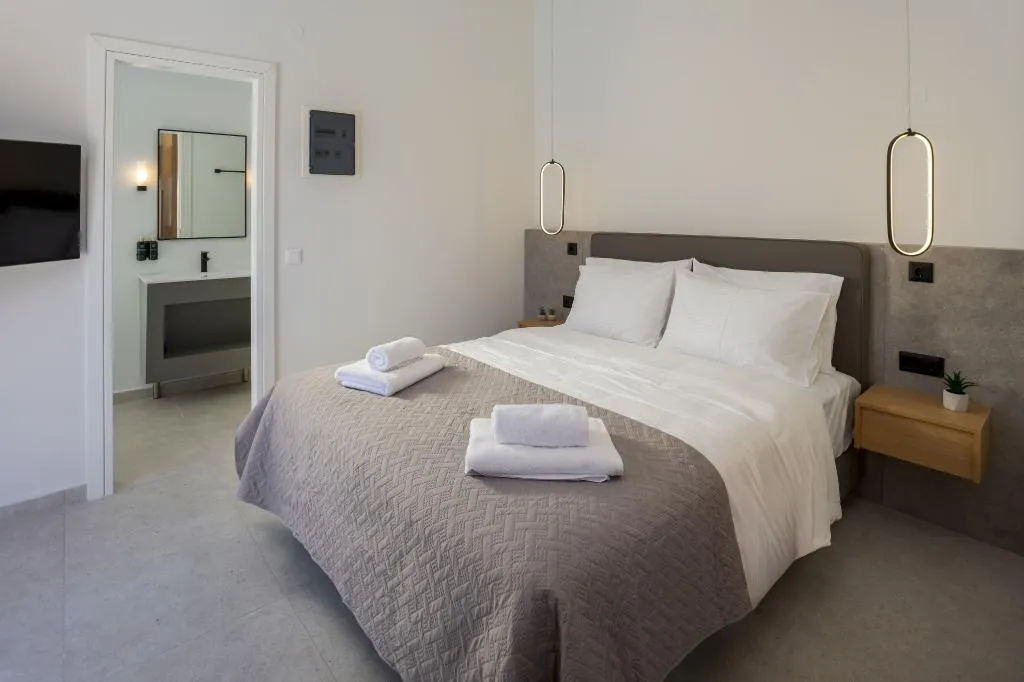 SUITE DELUXE WITH PRIVATE POOL Room, John Mary Apartments Gouves, Crete