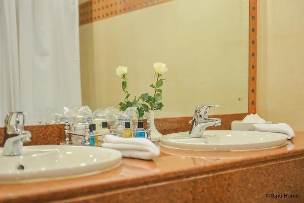 Room, Golden Tulip Flamenco Cairo, Cairo