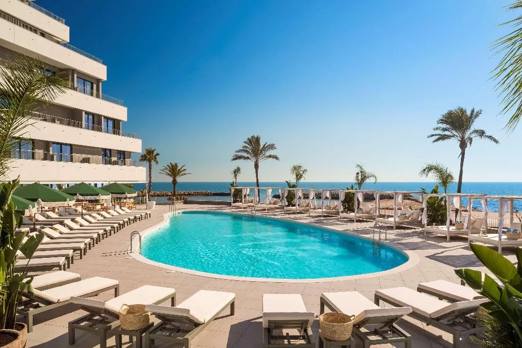 Pool, ME Sitges Terramar, Costa Brava