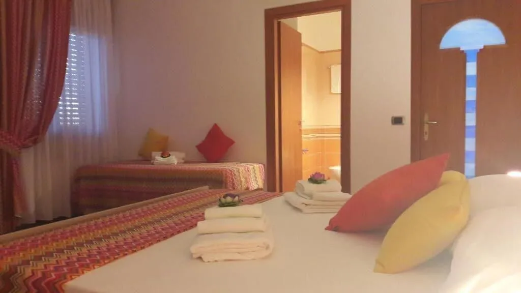 Room, B&B Cornelia, Naples