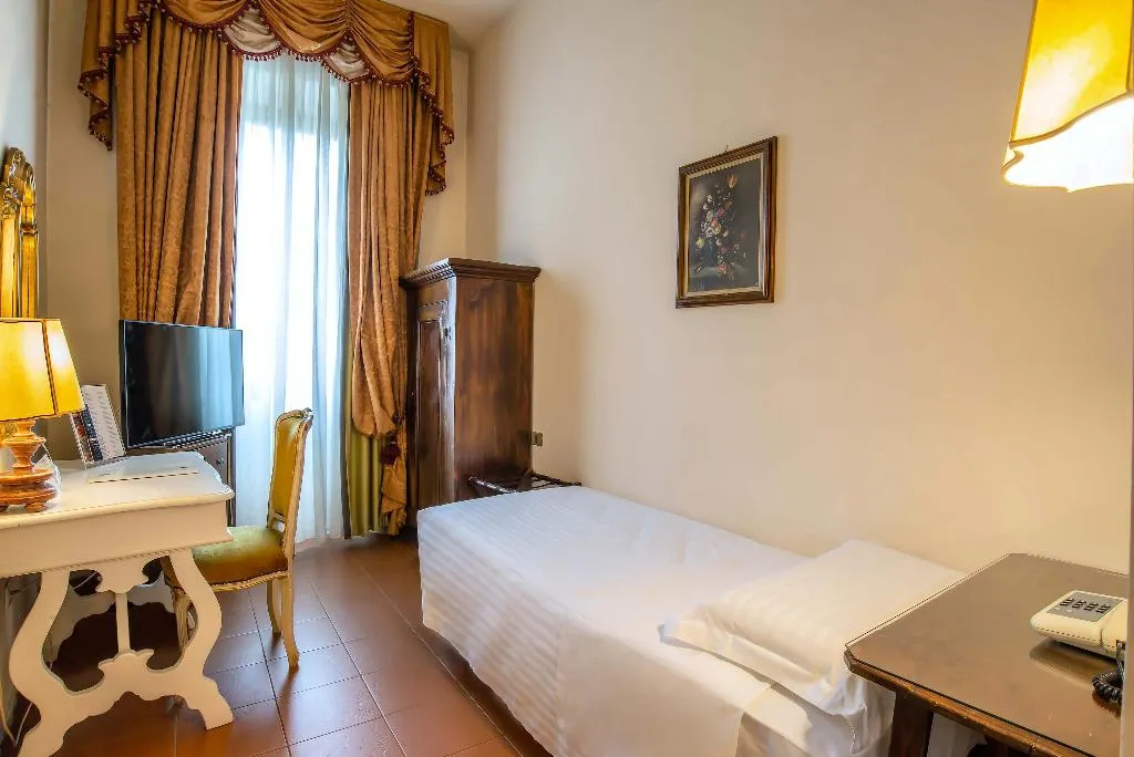 SINGLE STANDARD Room, Machiavelli Palace, Florence