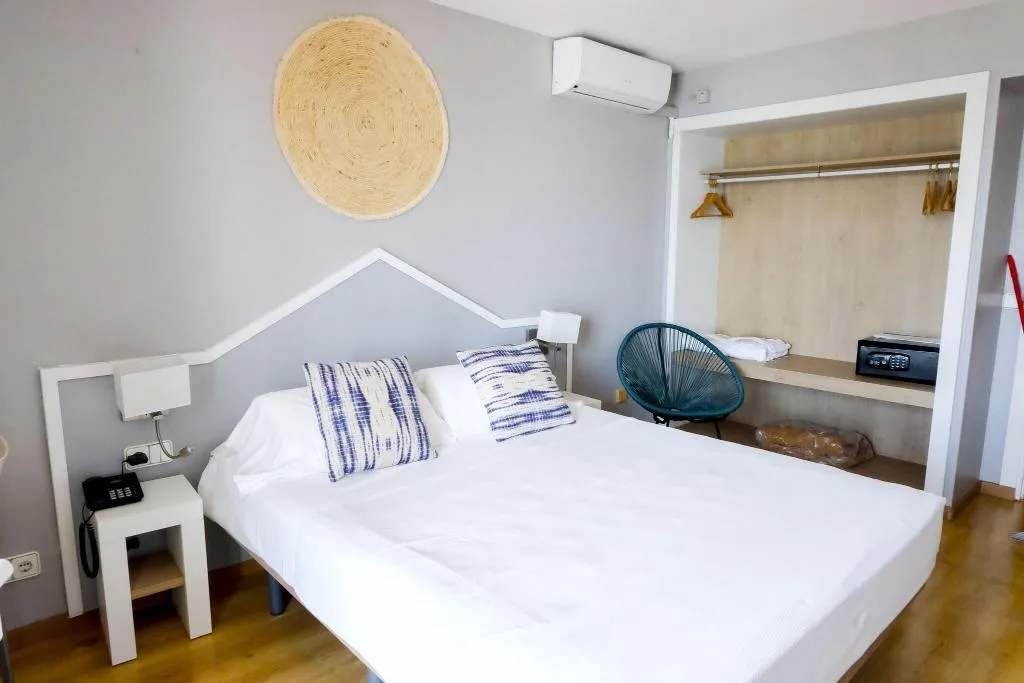 Room, Subur, Costa Brava
