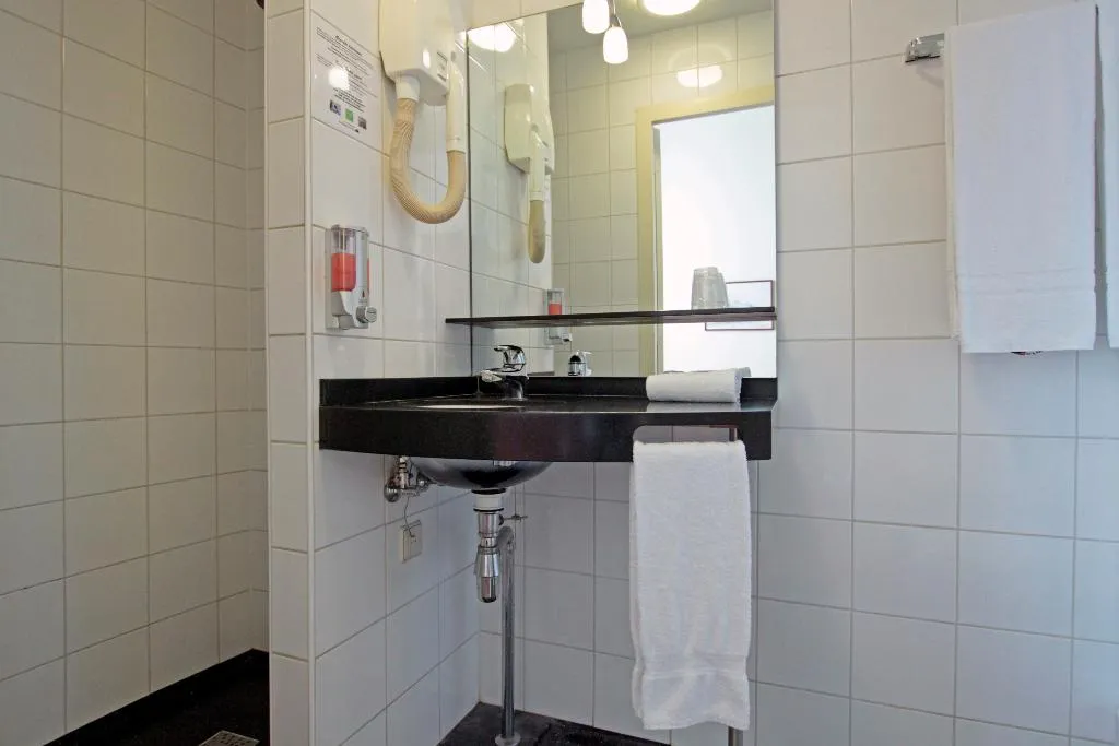 SINGLE STANDARD Room, A-train, Amsterdam