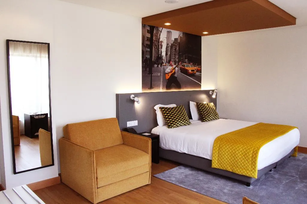 Room, America Diamonds, Lisbon