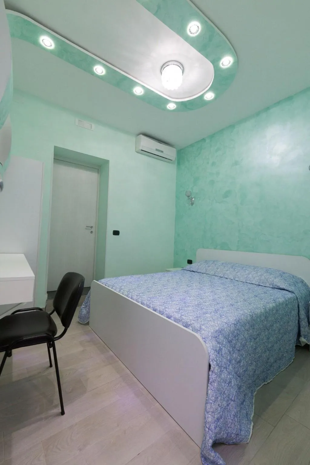Room, B&B Phoenix, Naples
