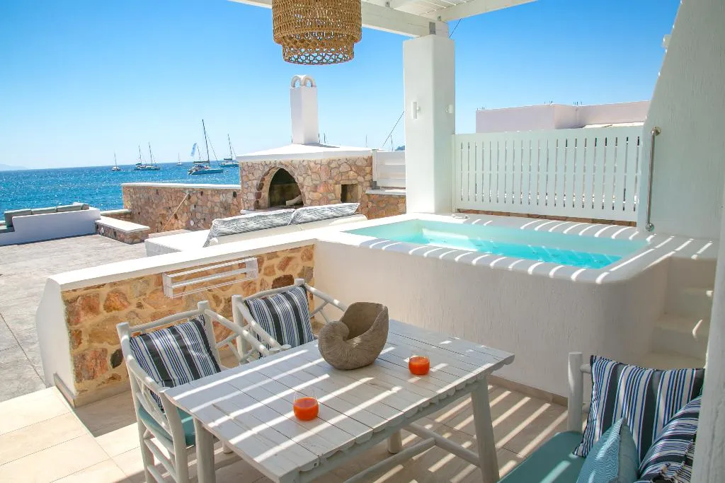 SUITE WITH JACUZZI Room, Aegean Melody Suites, Santorini