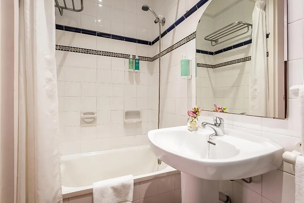 TRIPLE WITH TERRACE Room, Medium Romantic, Costa Brava
