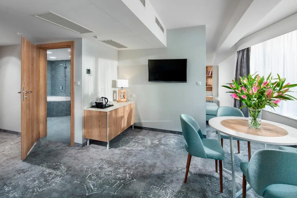 SUITE MOUNTAIN VIEW Room, Hotel Aquarion Family & Friends - Destigo Hotels, Krakow