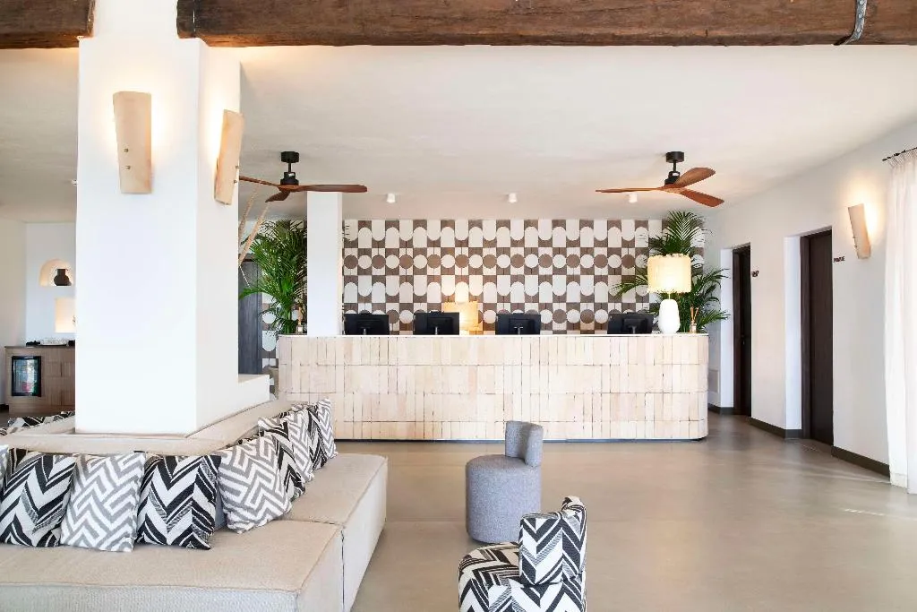 Lobby, Mangia's Santa Teresa Sardinia, Curio Collection, Olbia