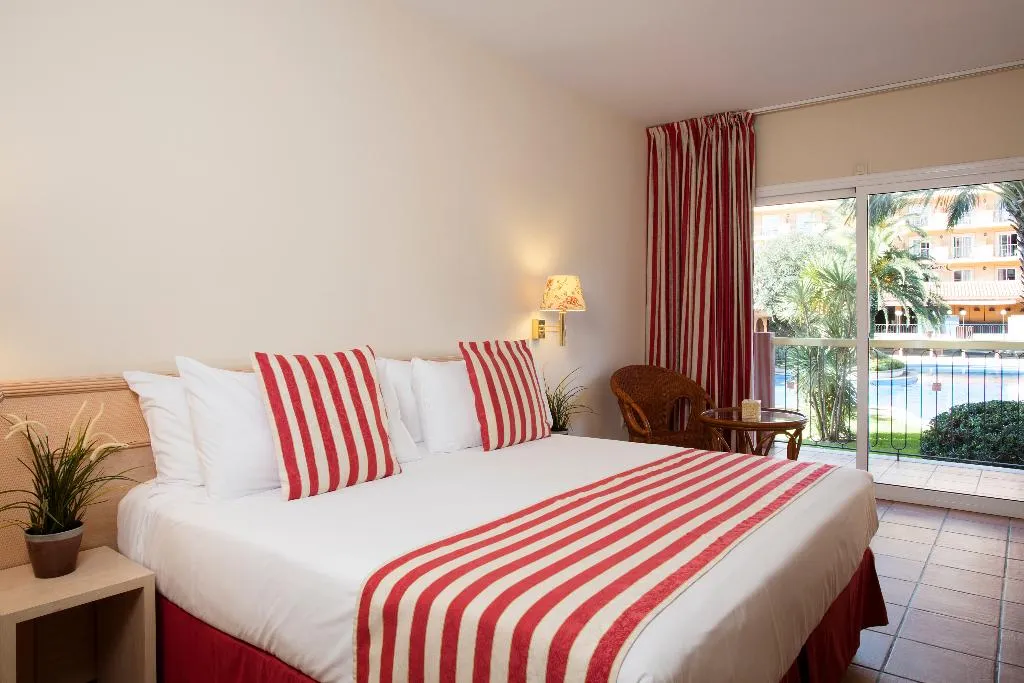QUADRUPLE CAPACITY 4 Room, Luna Club Hotel Yoga & Spa, Costa Brava