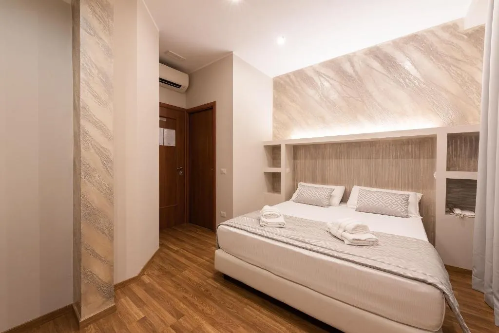 Room, Top Floor Colosseo, Naples