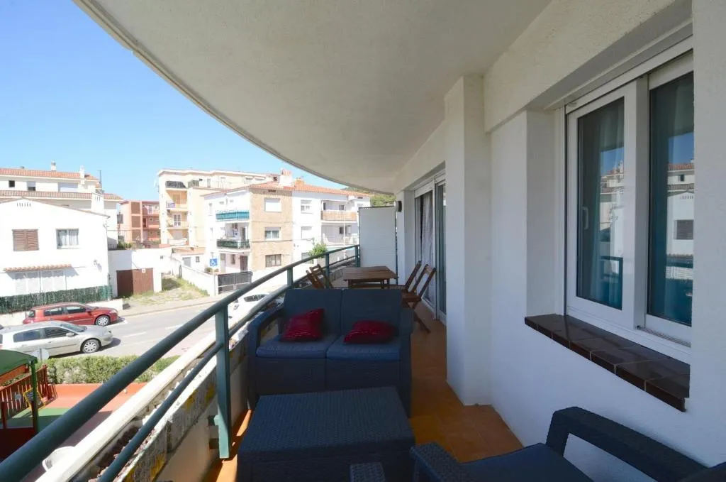 APARTMENT CAPACITY 6 TWO BEDROOMS Room, Medes Park, Costa Brava