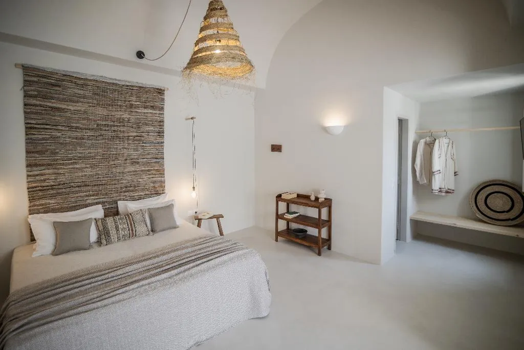 SUITE WITH BALCONY Room, Scorpios Beach Hotel, Santorini