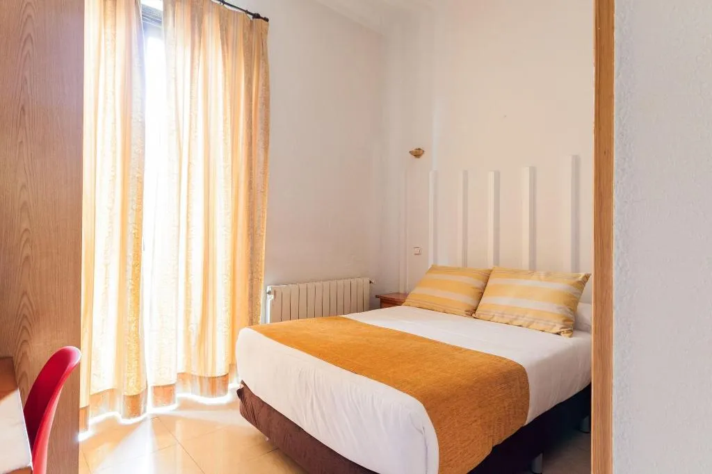 Room, Josefina Hostal, Madrid