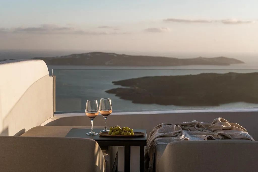 SUITE WITH PRIVATE POOL Room, Aqua Luxury Suites, Santorini