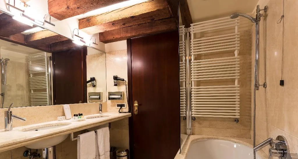 Double or Twin CLASSIC Room, Ruzzini Palace, Venice