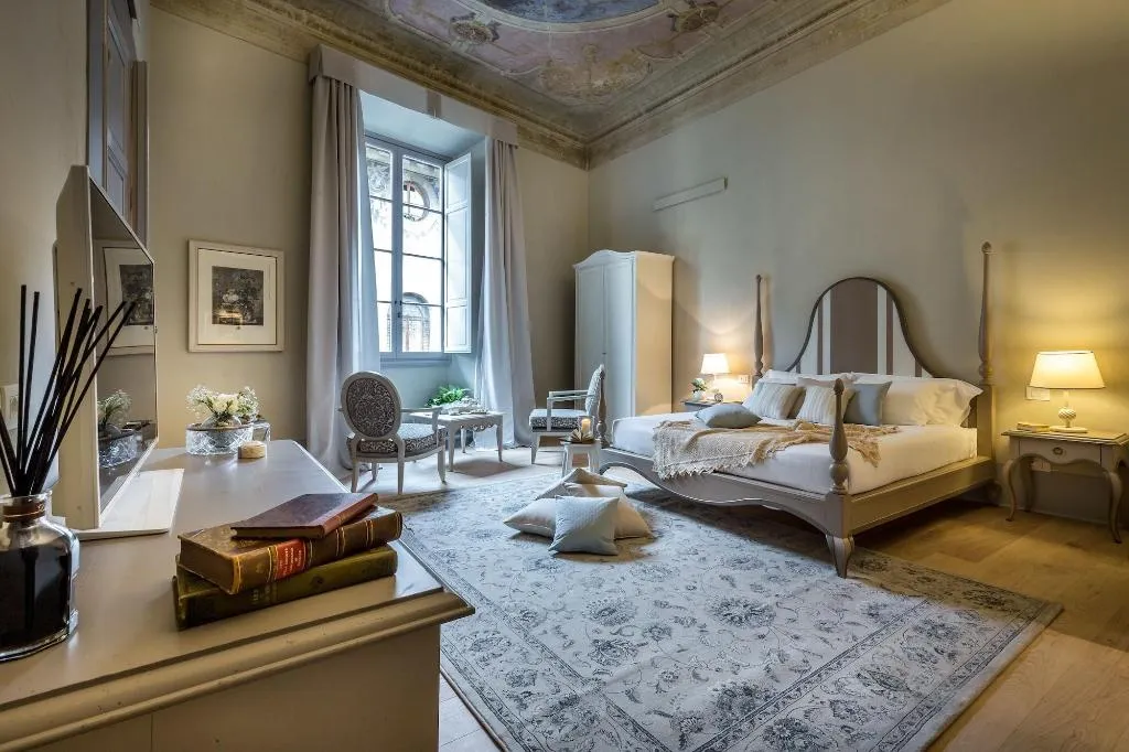 Room, Palazzo Ridolfi, Florence