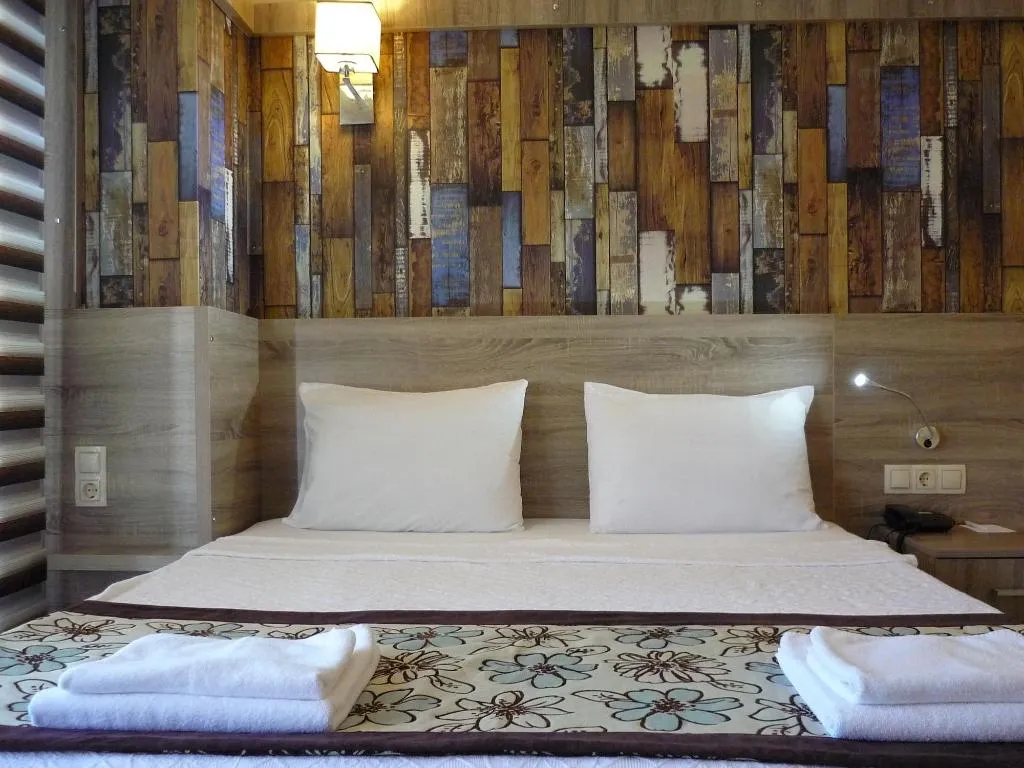 Room, Street61 Studios, Dalaman