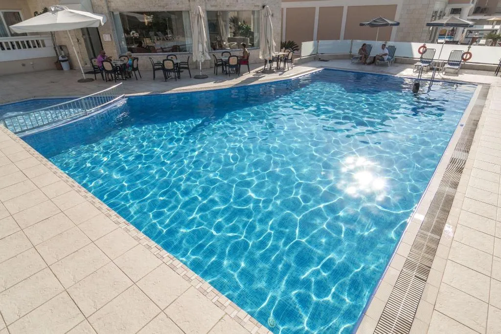 Pool, Porto Alegre, Crete