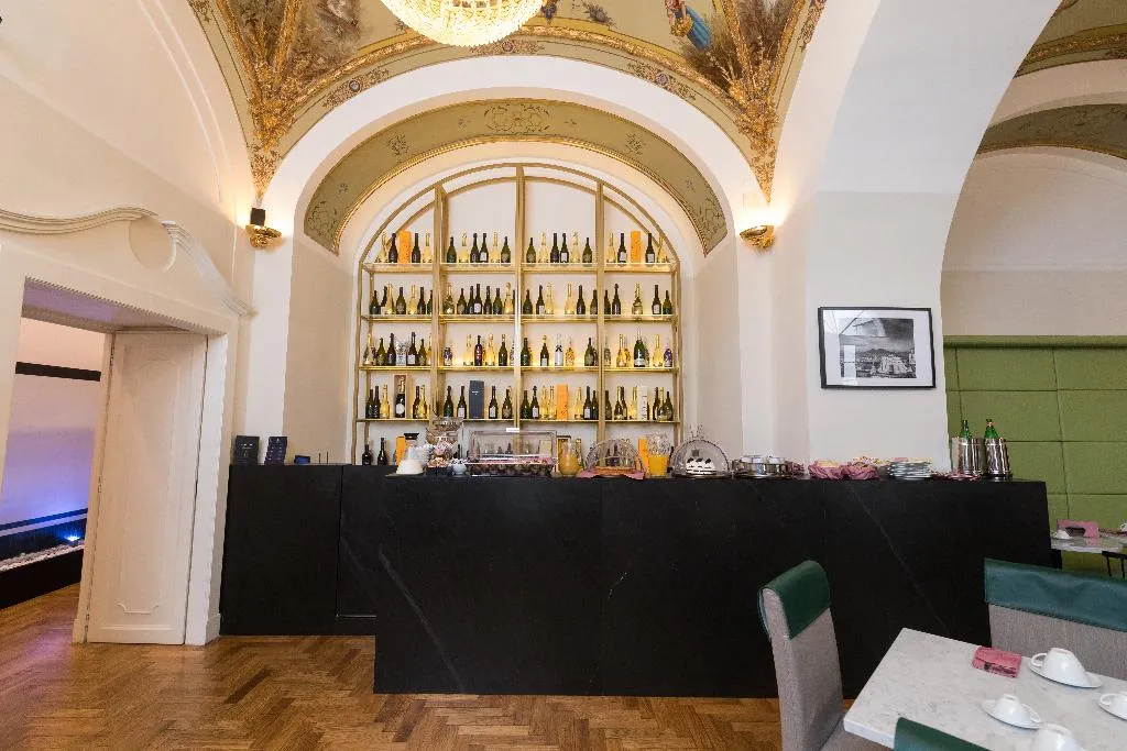 Lobby, Il salotto della regina, Naples