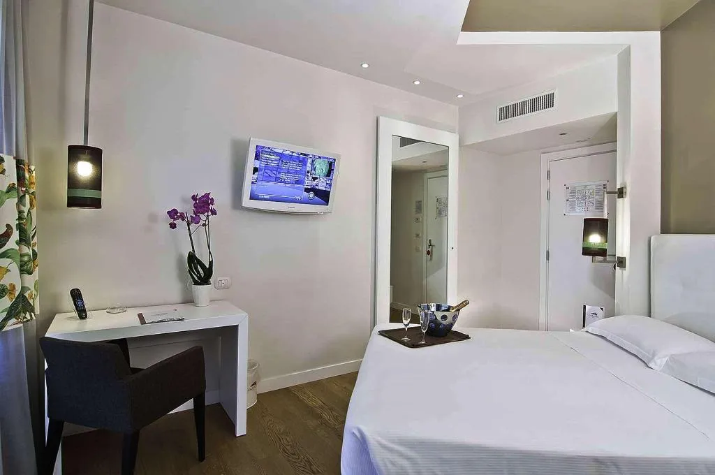 Room, Caravel, Rome