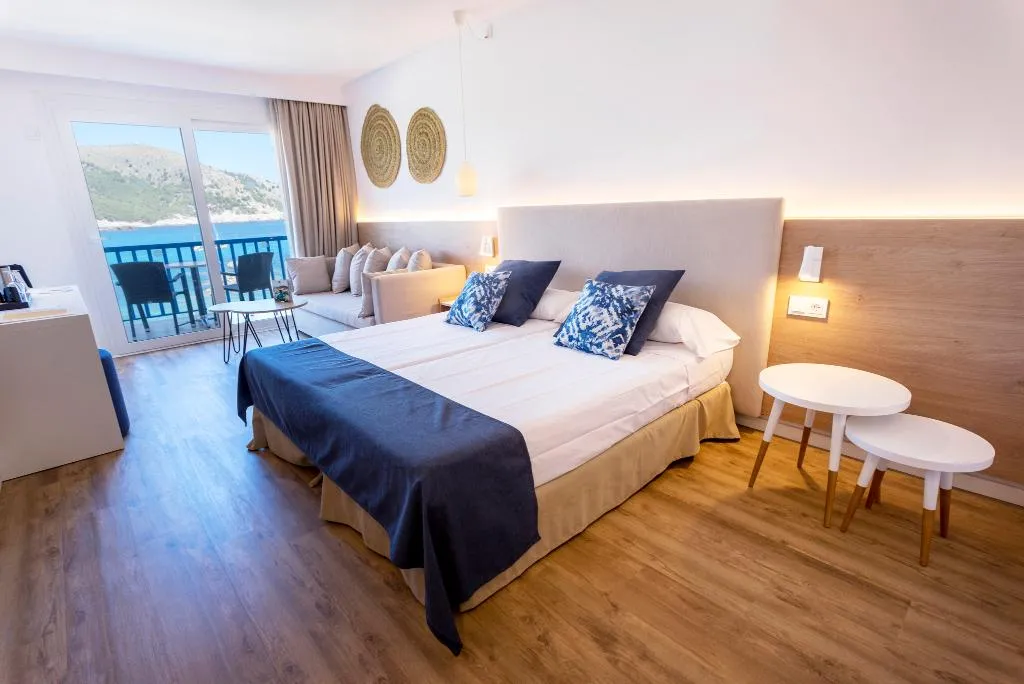 JUNIOR SUITE SEA VIEW Room, Parque Nereida Suites Hotel, Majorca