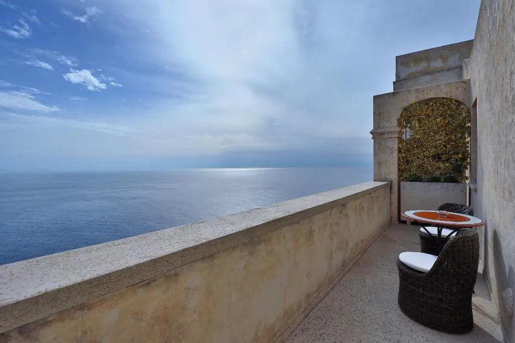 DOUBLE DELUXE SEA VIEW Room, Monastero Santa Rosa Hotel & Spa, Naples