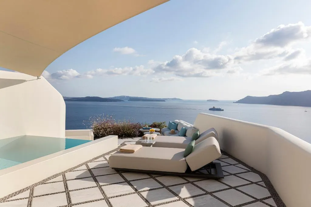 SUITE WITH PRIVATE POOL Room, Canaves Oia Suites, Santorini