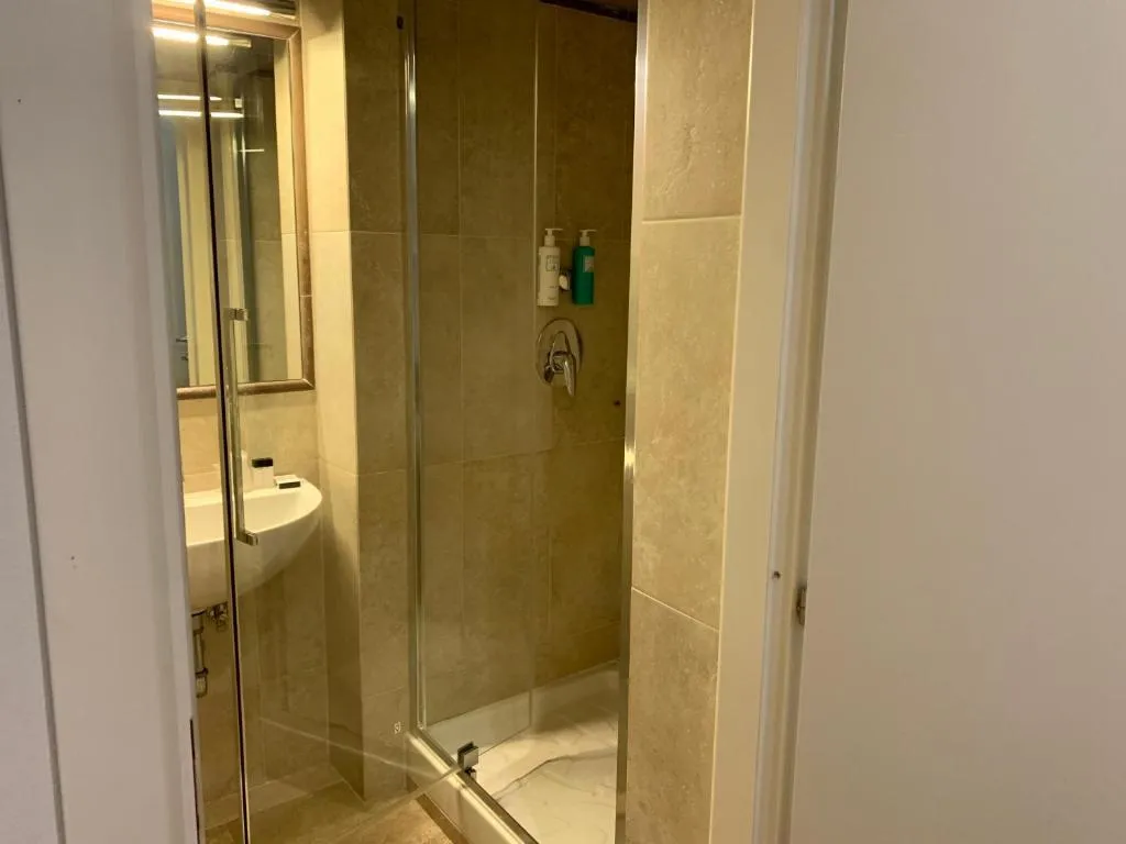 SINGLE STANDARD Room, Embassy, Florence