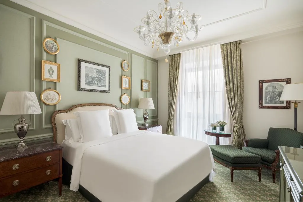 DOUBLE SUPERIOR KING BED Room, Four Seasons Hotel Firenze, Florence