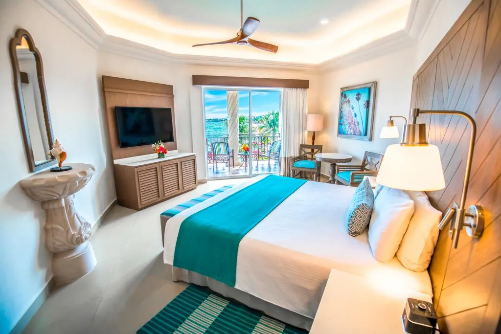 JUNIOR SUITE OCEAN FRONT Room, Wyndham Alltra Playa del Carmen Adults Only All In, Playa Del Carmen