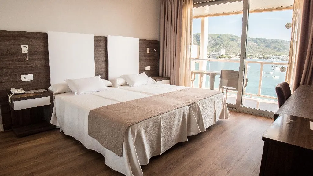 FAMILY ROOM STANDARD Room, Seramar Comodoro Playa, Majorca