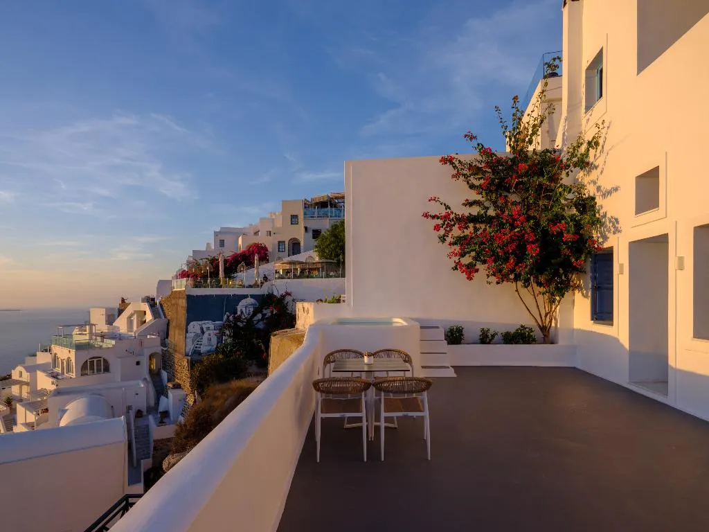 APARTMENT DELUXE WITH JACUZZI Room, Kamares Apartments, Santorini