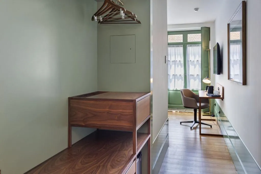 Room, One Shot Aliados Goldsmith, Porto