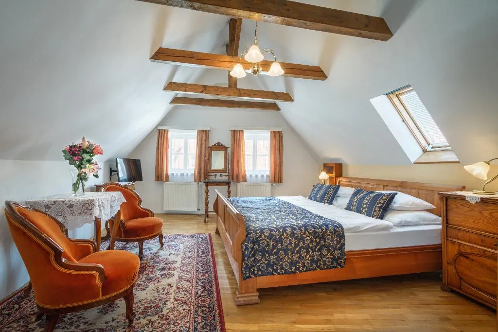 FAMILY ROOM CAPACITY 4 Room, Red Lion, Prague