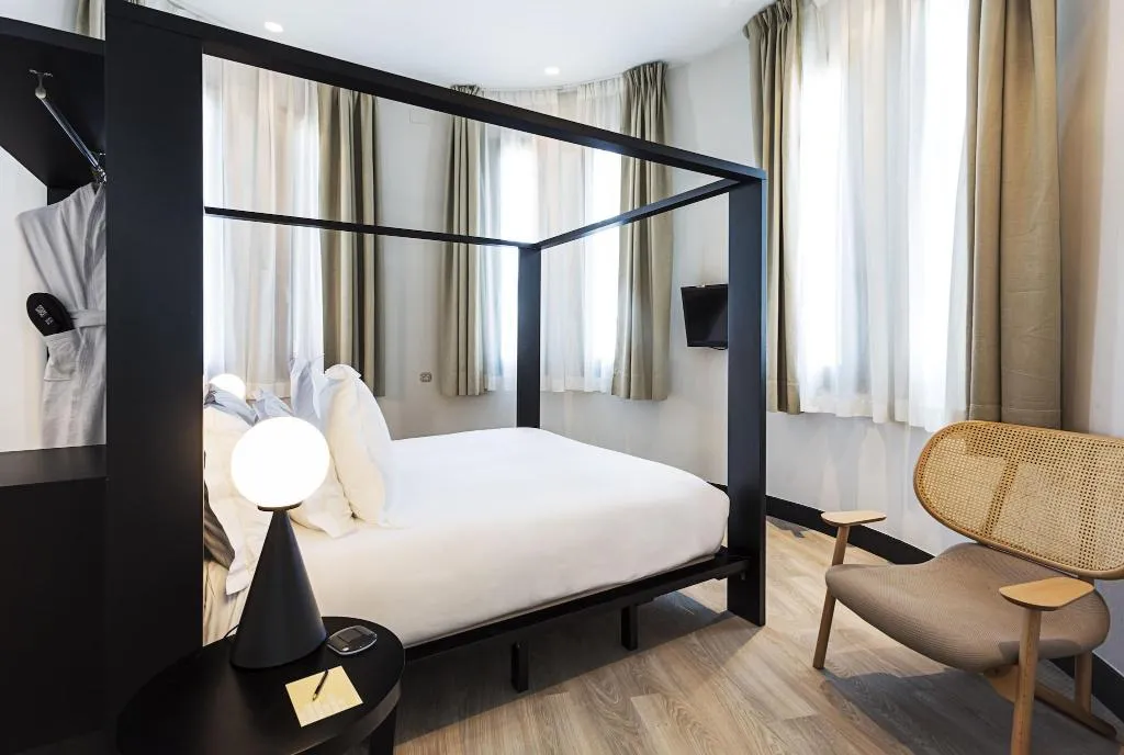 SUITE STANDARD Room, One Shot Luchana 22, Madrid