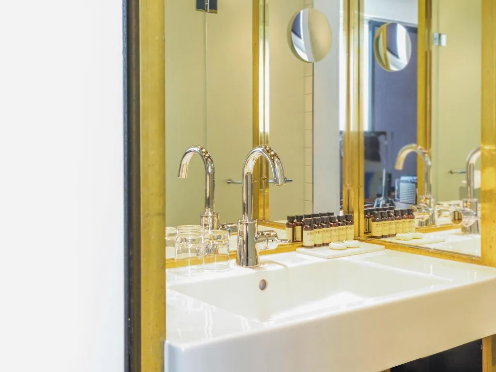 TWIN CLASSIC Room, Ink Hotel Amsterdam - MGallery Collection, Amsterdam