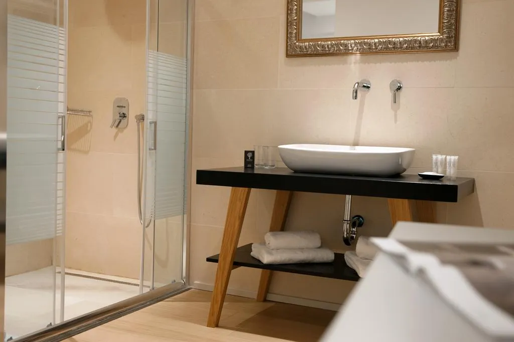 TRIPLE DELUXE Room, Athenaeum Grand Hotel, Athens