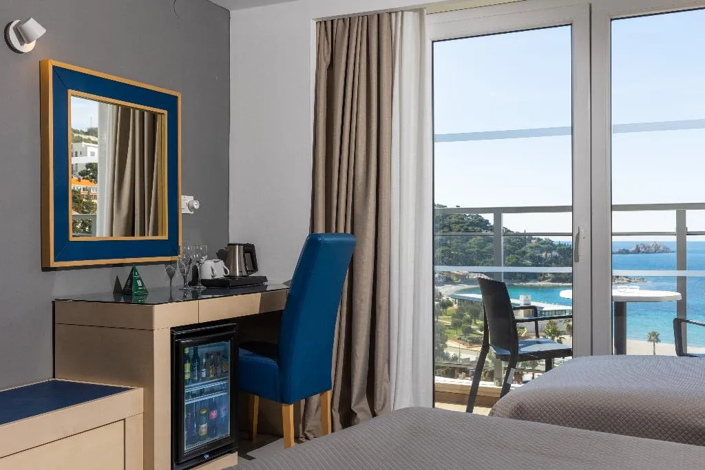 Double or Twin SEA VIEW WITH BALCONY Room, Grand Hotel Park, Dubrovnik