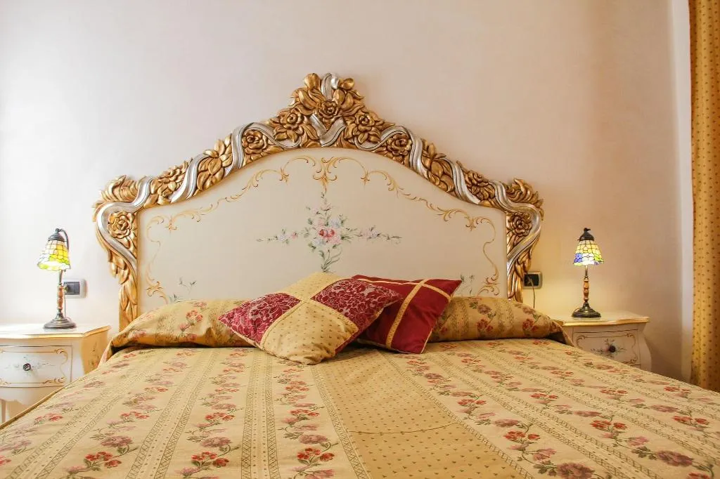 Room, Angeles Inn, Venice