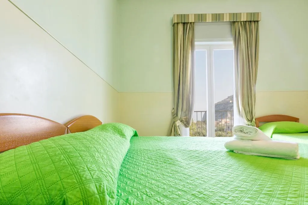 TRIPLE SEA VIEW WITH BALCONY Room, Sisters' Hostel, Naples