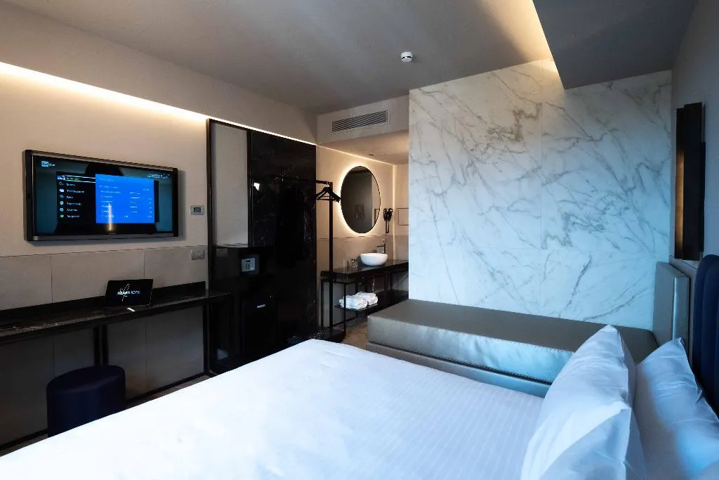 TRIPLE STANDARD Room, Heart Hotel, Milan