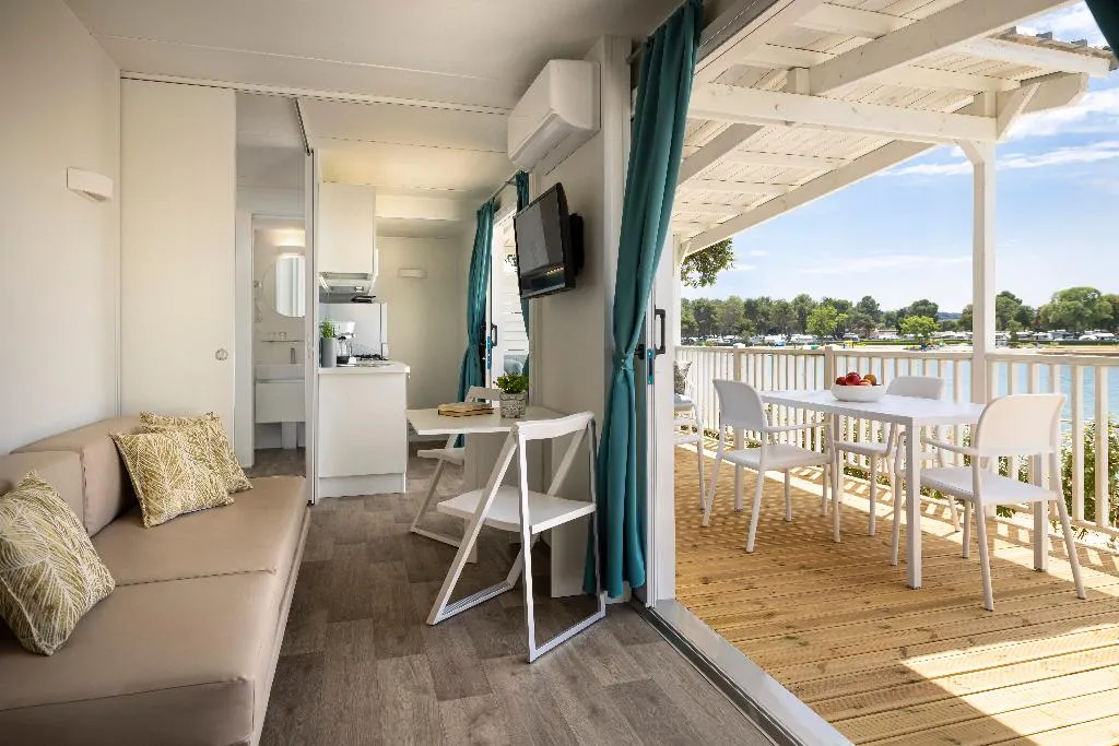 MOBILE HOME SUPERIOR WITH VIEWS Room, Valkanela Campsite Mobile Homes, Istria