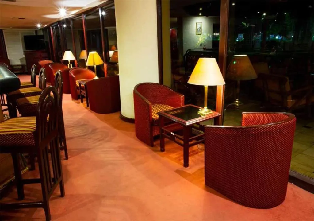 Bar, Aracan Eatabe Luxor Hotel, Luxor