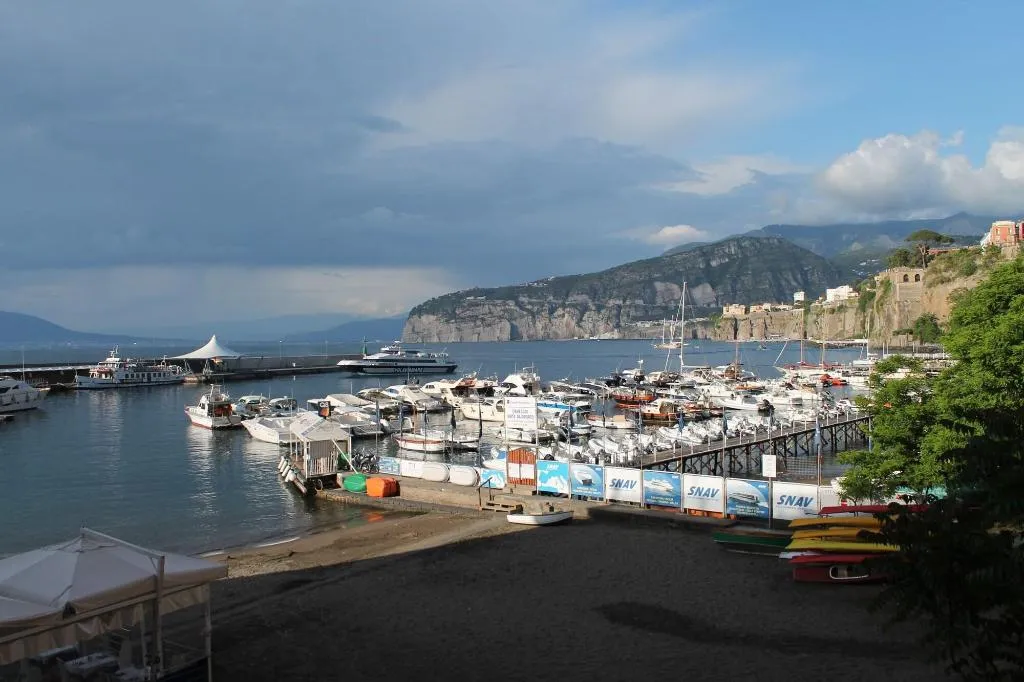 Room, Surriento Suites, Naples