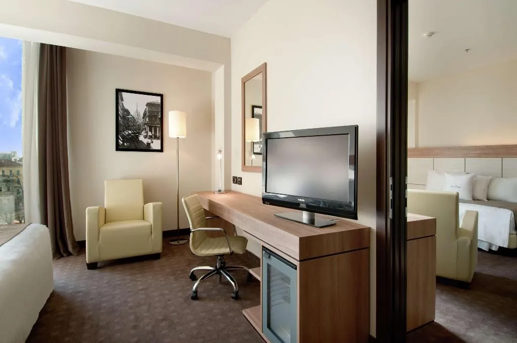 SUITE KING SIZE BED Room, DoubleTree by Hilton Milan, Milan