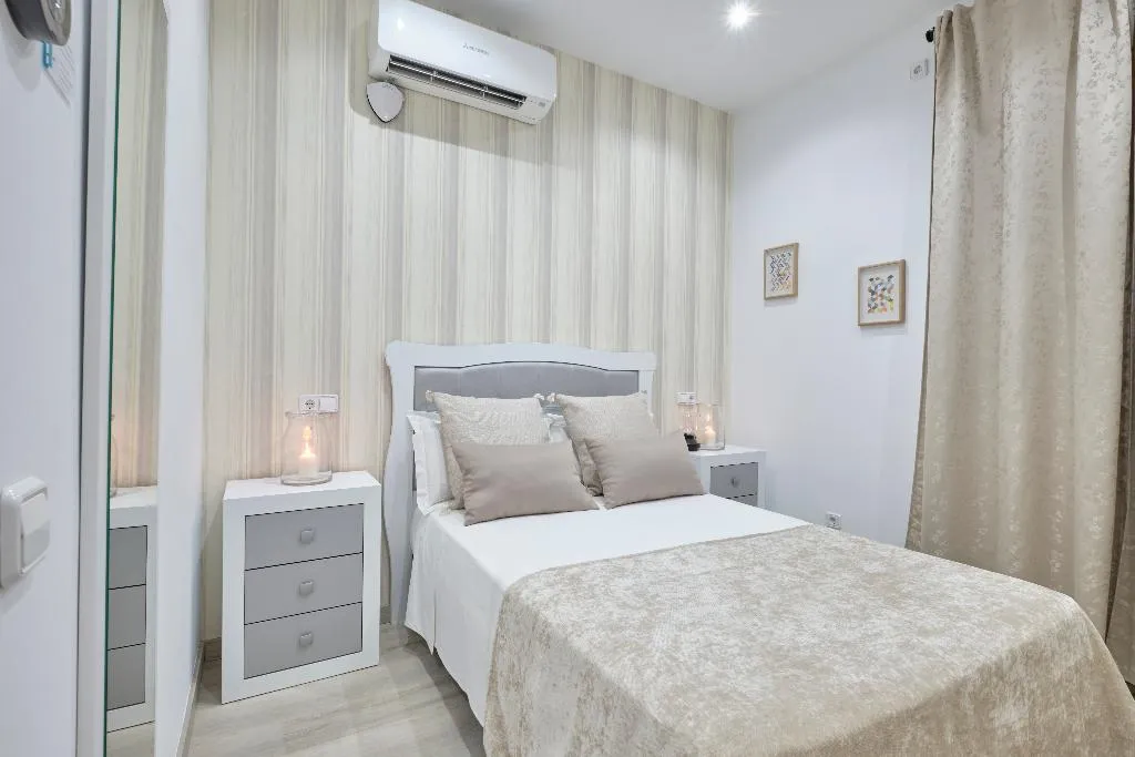 APARTMENT CAPACITY 10 Room, Apartamentos en Sol, Madrid